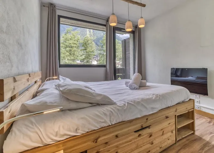 Aiguille Du Grepon - Bright In The Heart Of * Chamonix